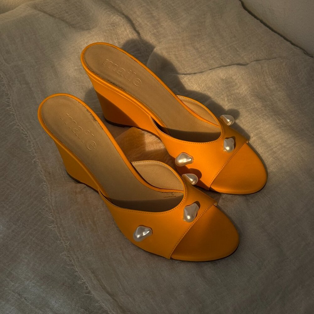 maile world kourtney mango orange wedge